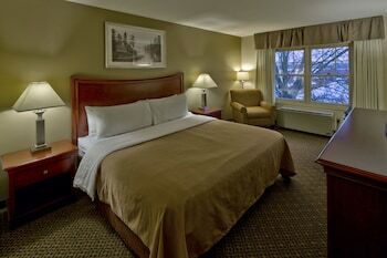 Hotel Country Inn At The Mall