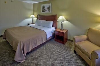 Hotel Country Inn At The Mall