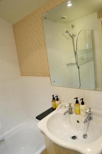 Clare House Hotel