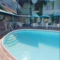 Hotel Doctors Cave Beach