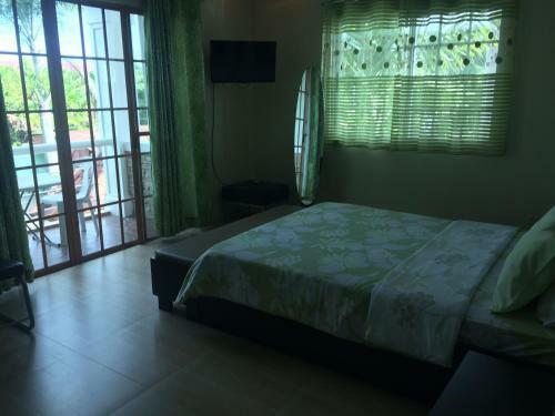 Bed & Breakfast Sir Nico Guesthouse And Resort