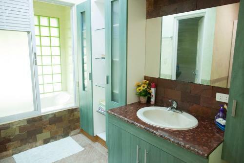 Bed & Breakfast Sir Nico Guesthouse And Resort