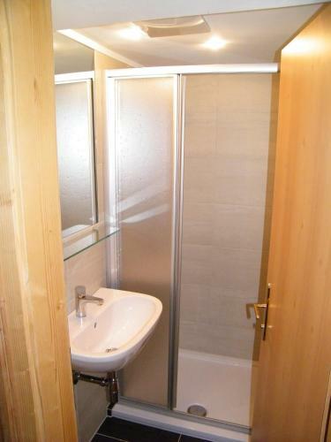 Hostal Hotel Garni Sch�nblick
