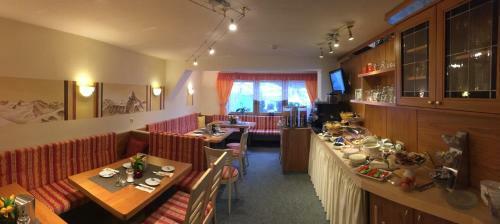 Hostal Hotel Garni Sch�nblick
