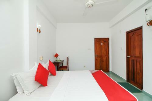 Night Station Hotel