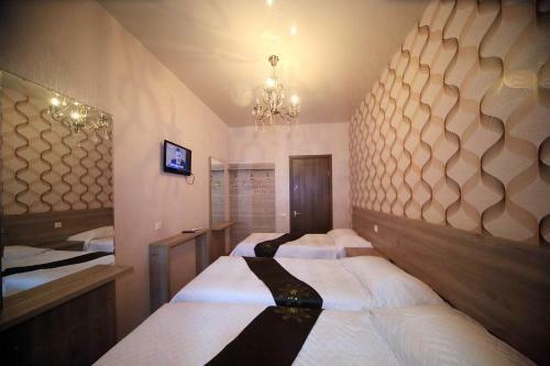 Hostal Edelveis Guest House