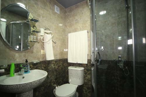 Hostal Edelveis Guest House