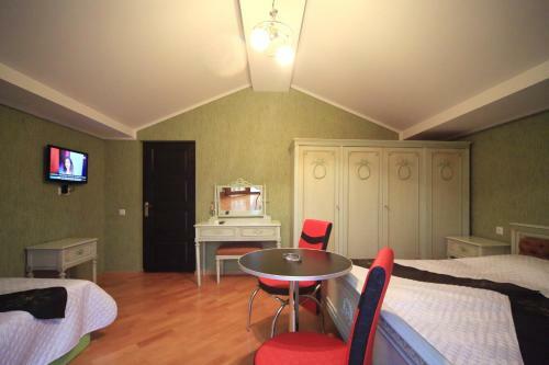 Hostal Edelveis Guest House