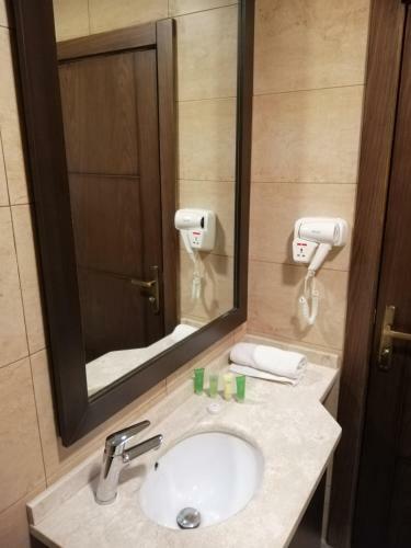 Seven Days Hotel