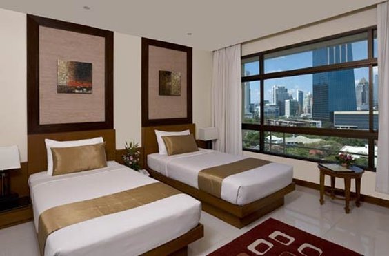 Pinnacle Lumpinee Hotel & Spa