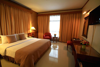 Pinnacle Lumpinee Hotel & Spa