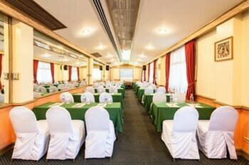 Pinnacle Lumpinee Hotel & Spa