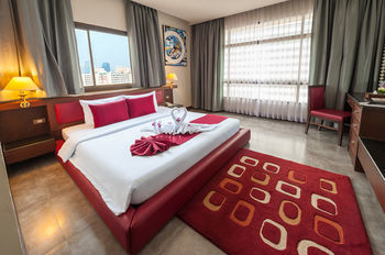 Pinnacle Lumpinee Hotel & Spa