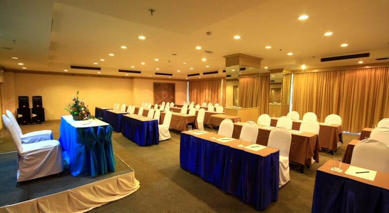 Pinnacle Lumpinee Hotel & Spa