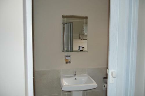 Hostal Lakeview Guest House
