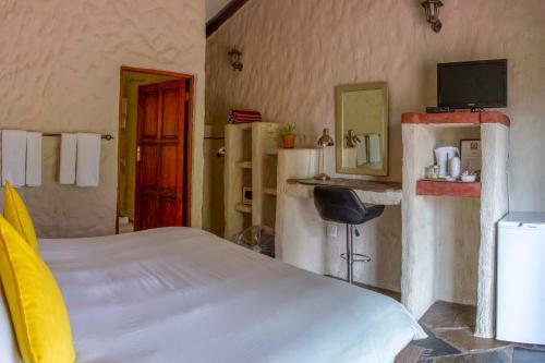 Hostal By Bush Telegraph Lodge