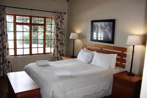Hotel Lake Naverone Holiday Cottages