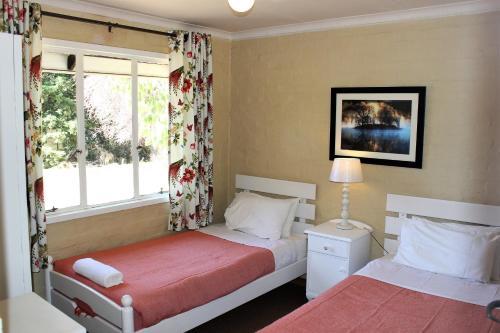 Hotel Lake Naverone Holiday Cottages