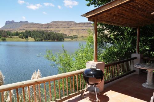 Hotel Lake Naverone Holiday Cottages