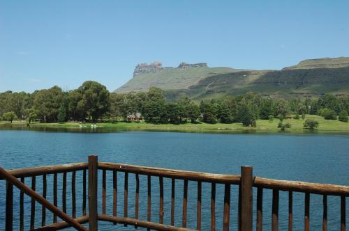 Hotel Lake Naverone Holiday Cottages