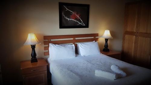 Hotel Lake Naverone Holiday Cottages