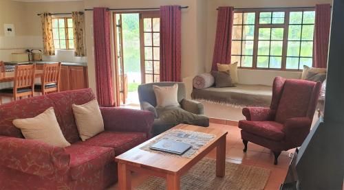 Hotel Lake Naverone Holiday Cottages