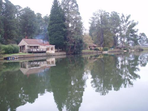 Hotel Lake Naverone Holiday Cottages