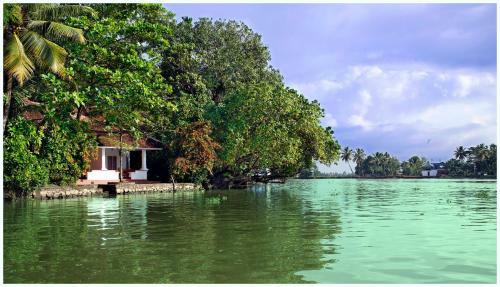 Hotel Ourland Island Backwater Resort