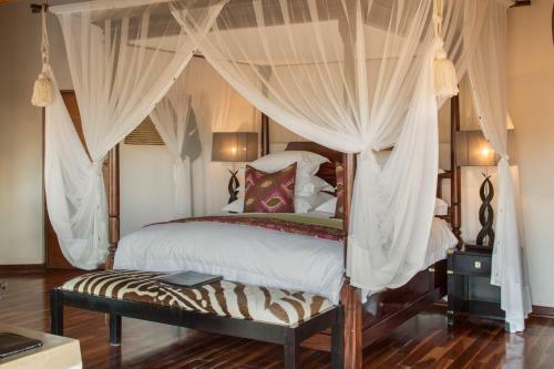 Royal Madikwe Luxury Safari Lodge