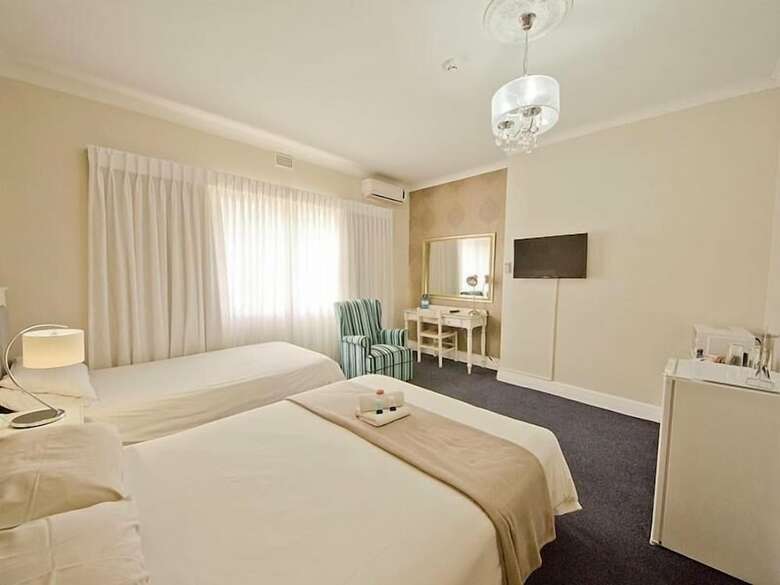 The Russel Hotel
