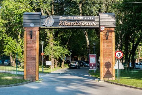 Hotel Tourist Resort Ribarsko Ostrvo