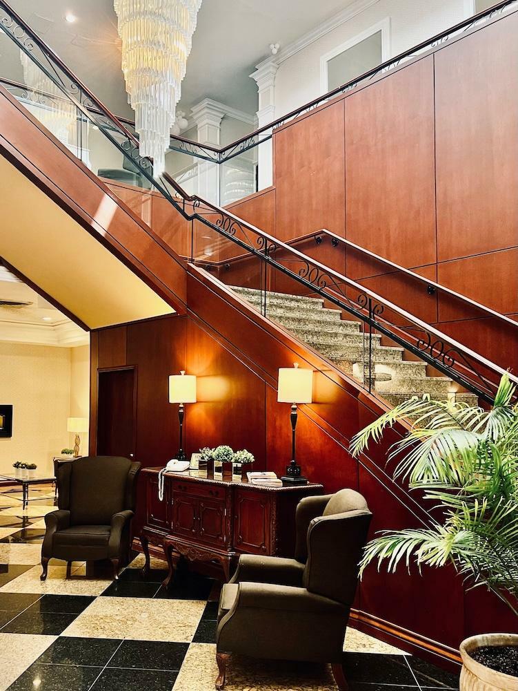 Hotel Universel Montreal