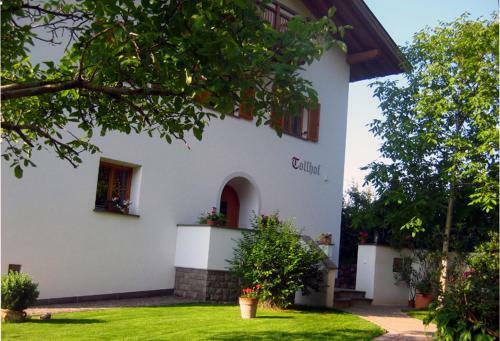 Hostal Tollhof
