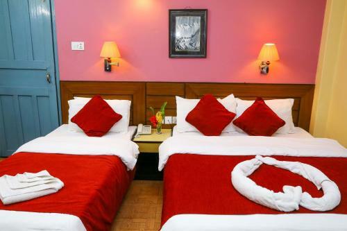 Hotel Silver Oaks Inn