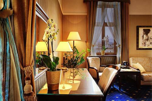 Hotel President