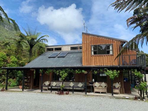 Lodge Te Nikau Retreat