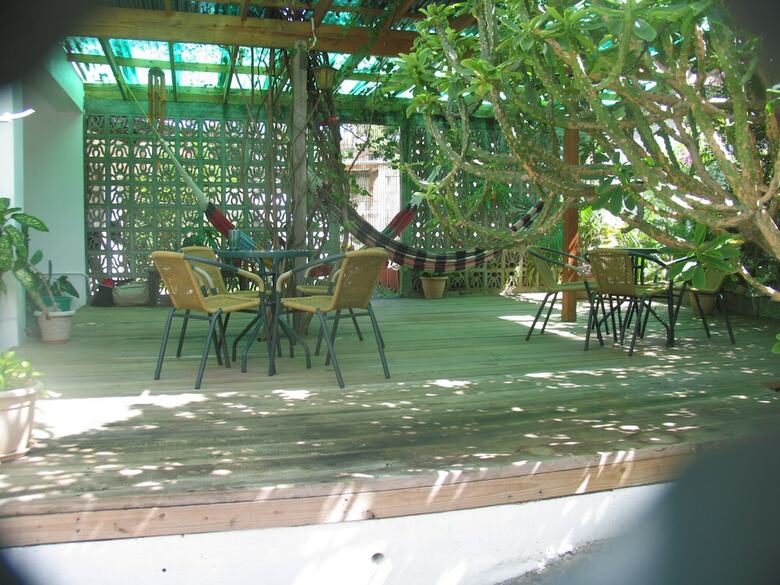 Green Roof Inn