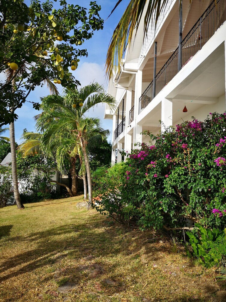 Green Roof Inn