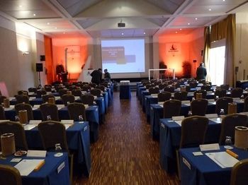 Flyon Hotel & Conference Center