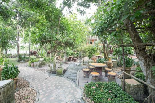 Juntra Resort & Hotel