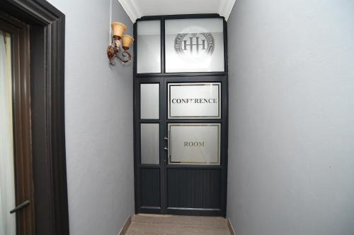 Halfway House Hotel
