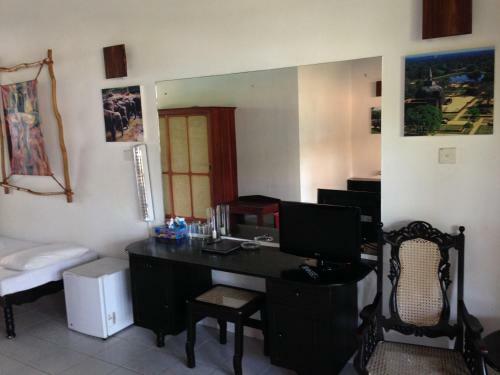 Wunderbar Beach Hotel