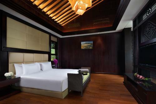 Tengchong Hotel Hotspring Village