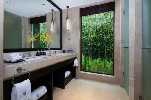 Tengchong Hotel Hotspring Village