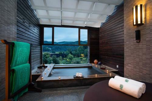 Tengchong Hotel Hotspring Village