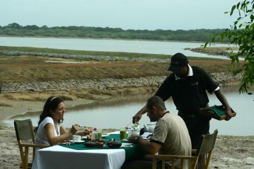 Hotel Mahoora Tented Safari Camp - Bundala