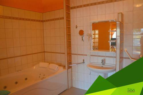 Hotel Trawa