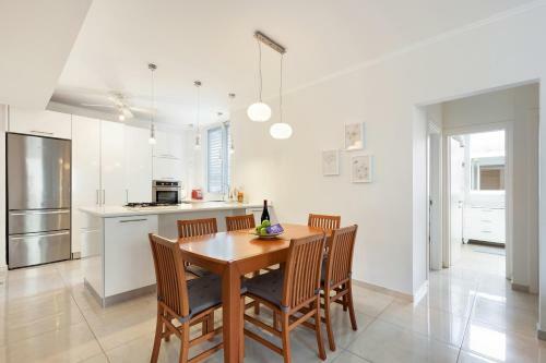 Pinsker - New 2 Bedroom Apartment