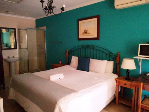 Hostal La Familia Guest House
