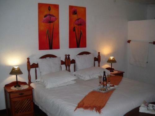 Hostal La Familia Guest House